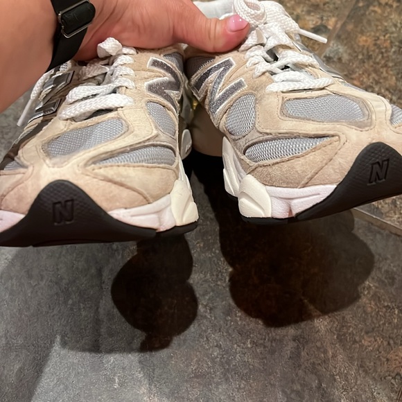 New Balance 9060 sz 6 women rain cloud stone sneakers - Picture 6 of 9